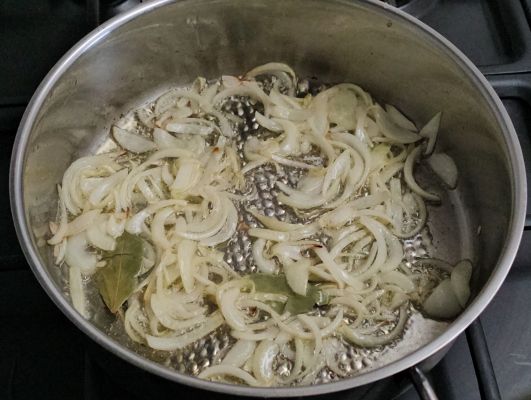 Onions for Afghan Pulao