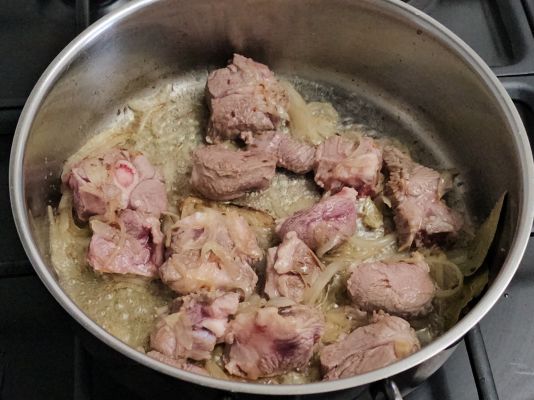 Searing the meat for Afghan Pulao
