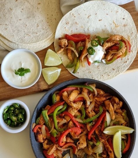 How to serve chicken fajitas