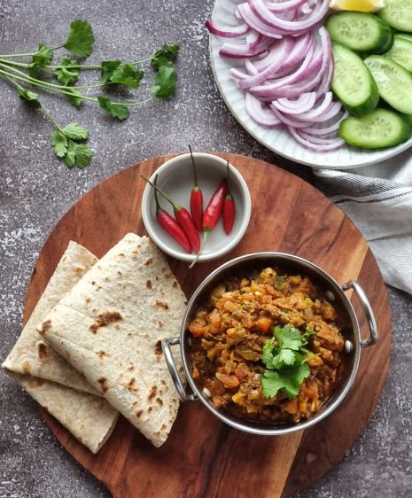 Serving eggplant curry