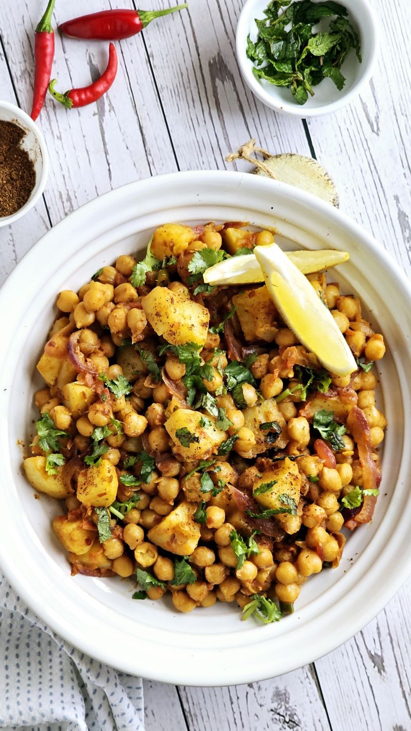 chickpeas and potatoes - channa chaat